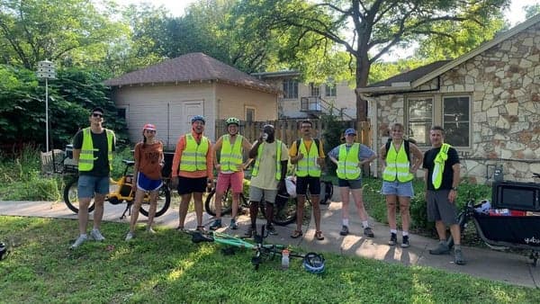 Deliver Food to the Homeless 🚴‍♀️ 🚴 🚵‍♀️